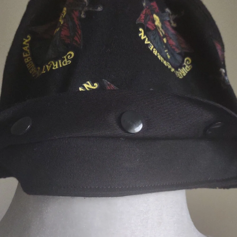 Walt Disney World Pirates of the Caribbean skull cap. Youth size‎